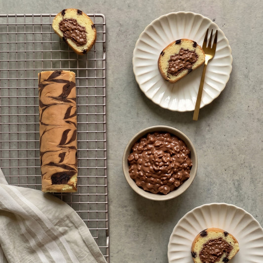 Horse Shoe Cake Roll with Crunchy Chocolate