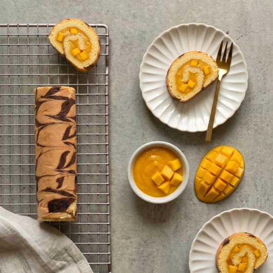 Horse Shoe Cake Roll with Mango